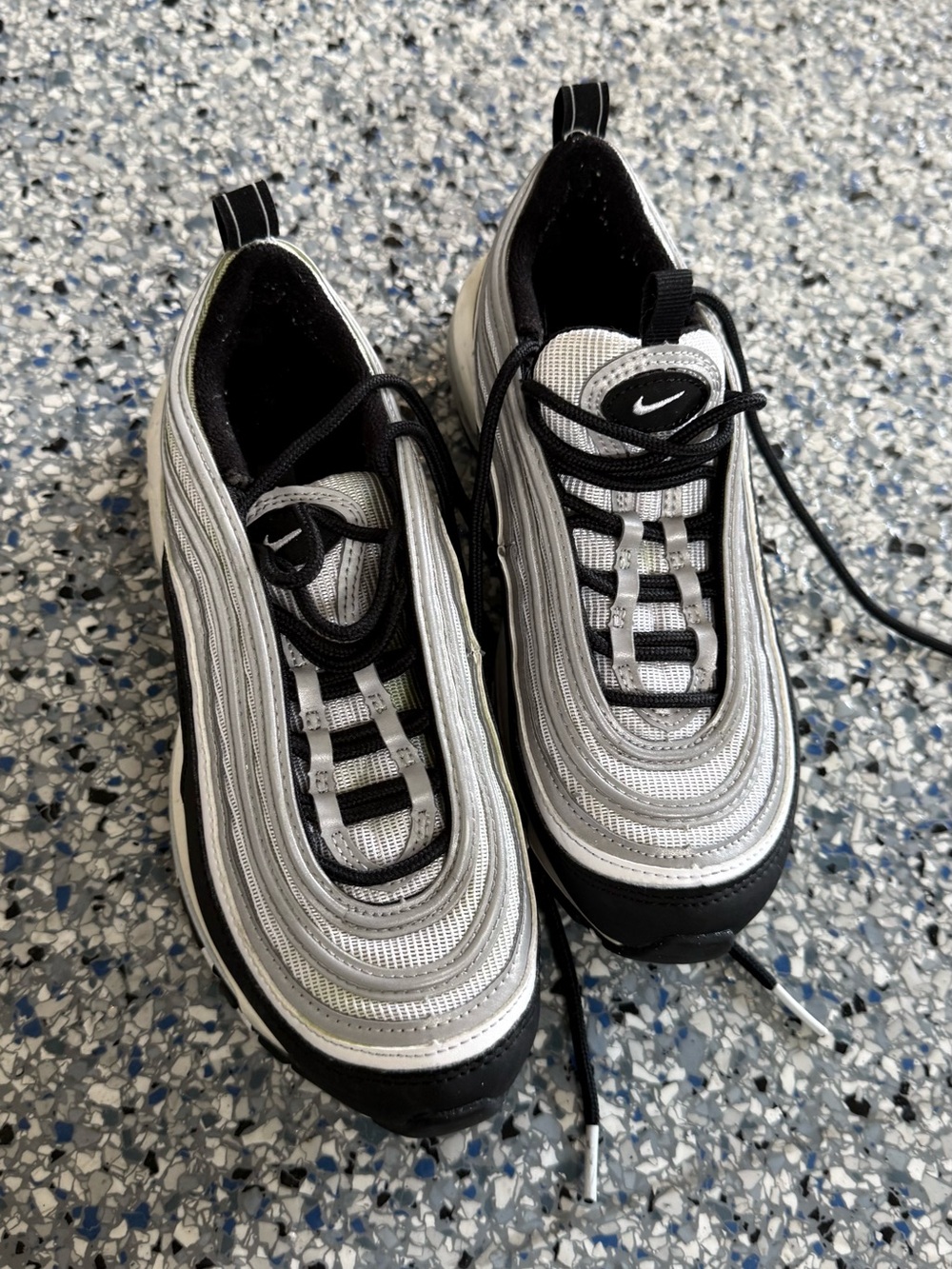Nike Silver and Black Wave-Detail Air Max Runners